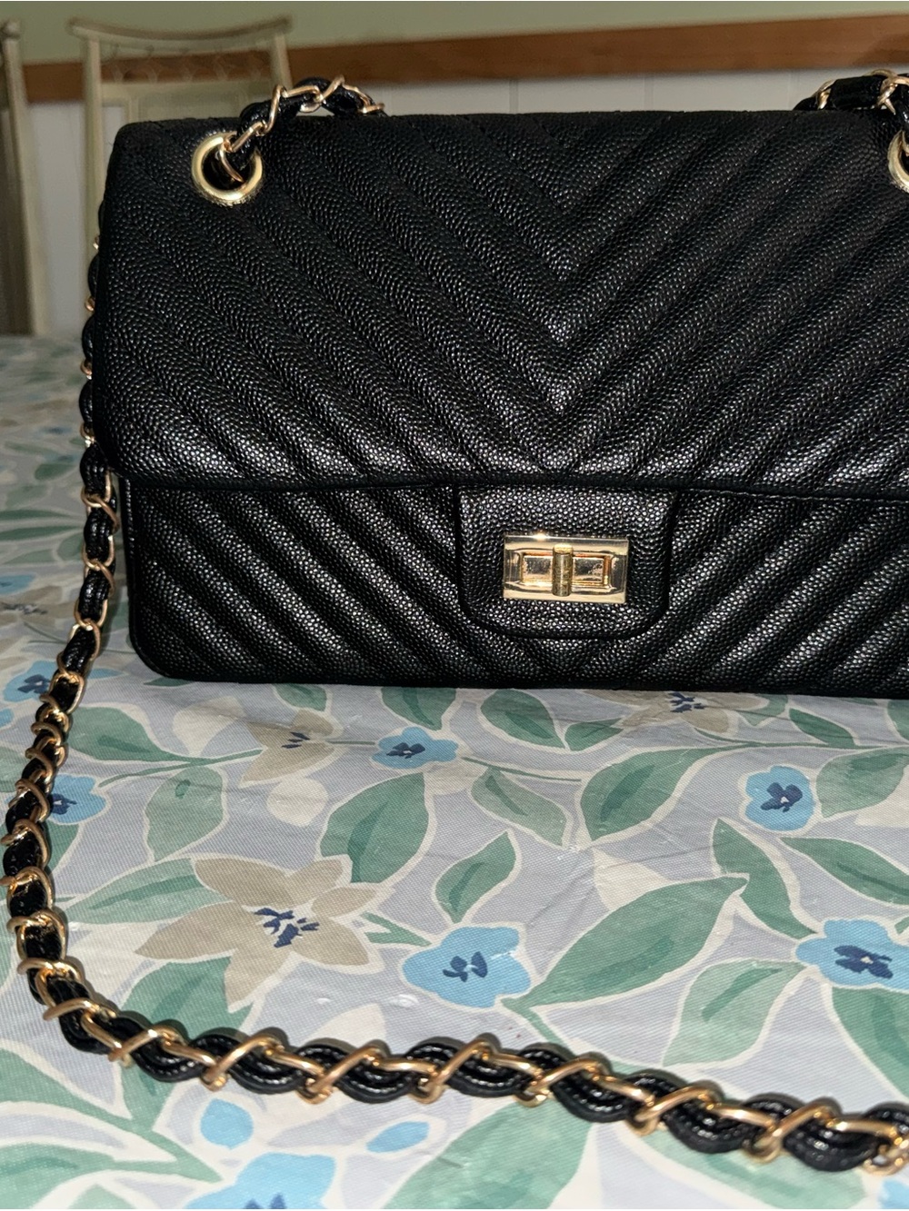 Classic Black Quilted Chain-Handle Shoulder Bag - Picture 2 of 6
